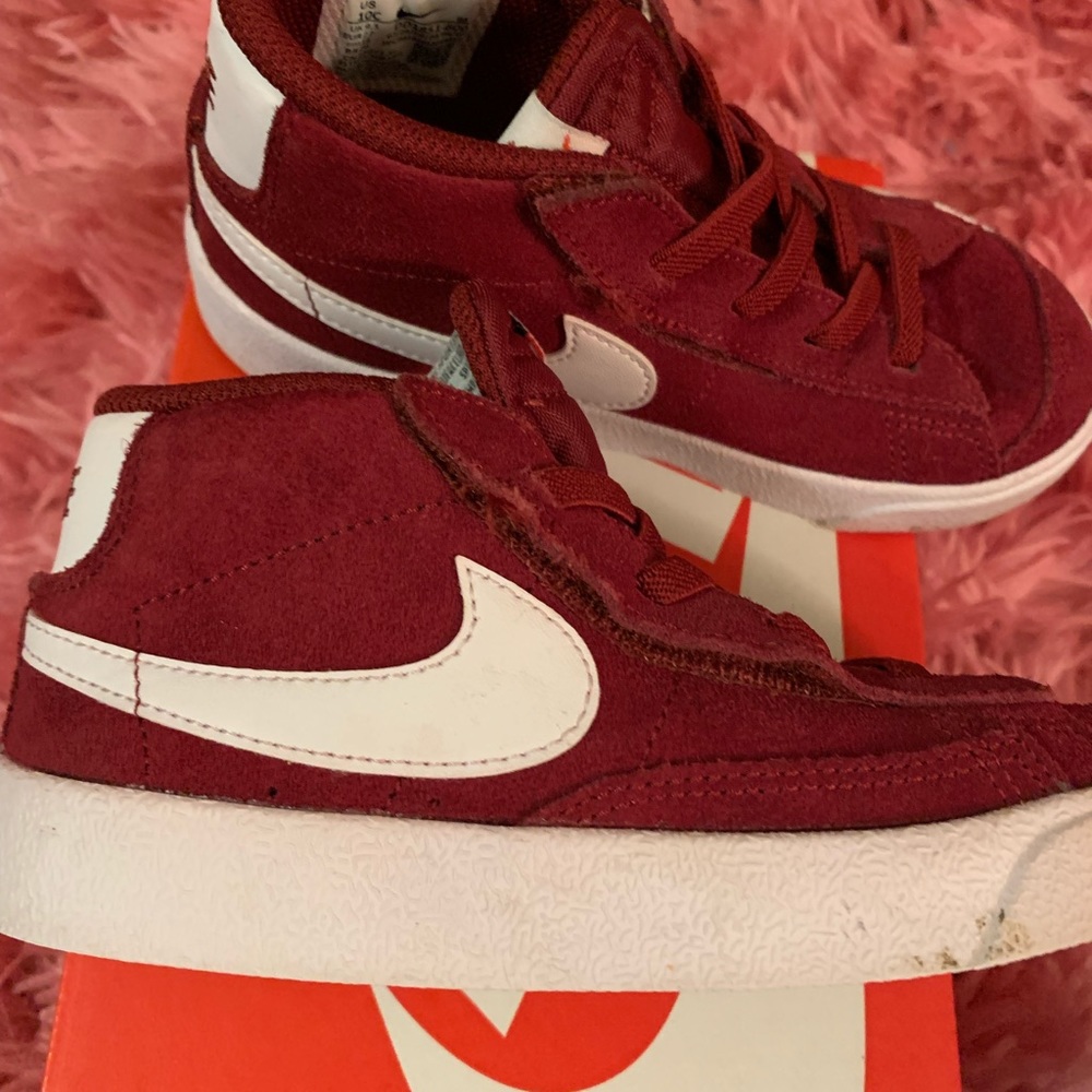 Nike tennis shoes